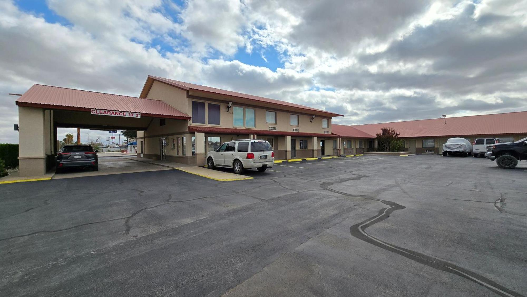 Texan Inn And Suites Монаханс Екстериор снимка