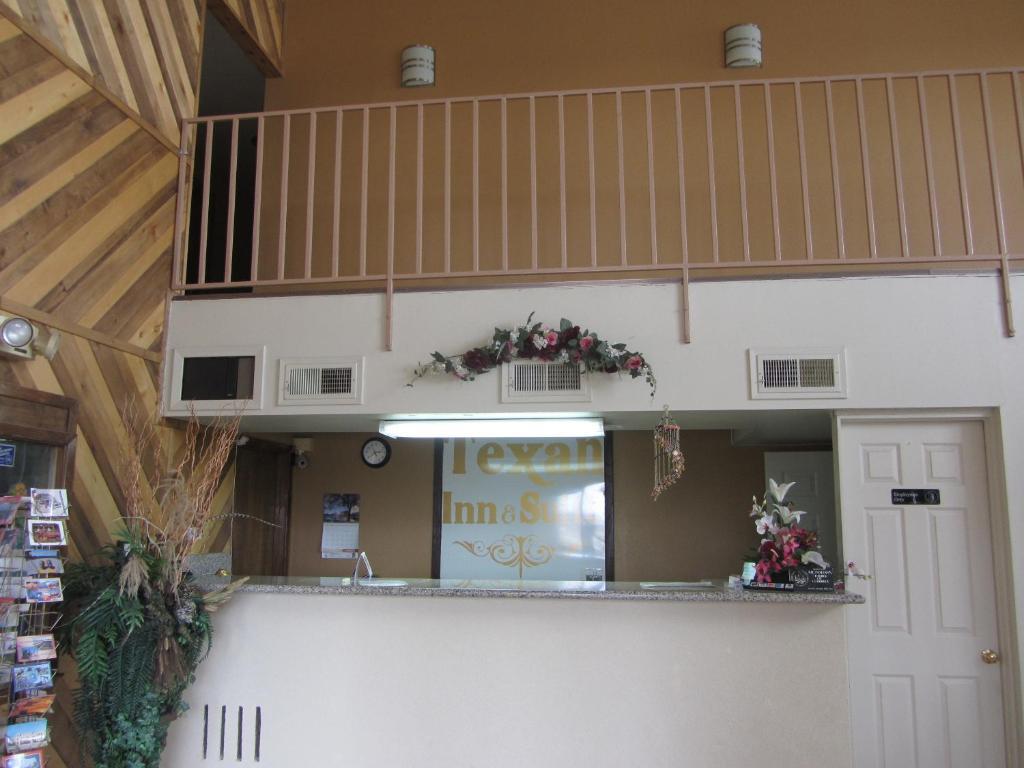Texan Inn And Suites Монаханс Екстериор снимка