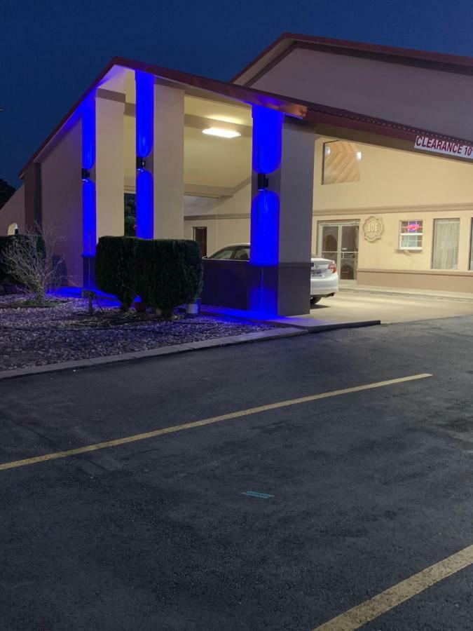 Texan Inn And Suites Монаханс Екстериор снимка
